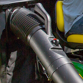 Rasentraktor John Deere X350 Oberer Auswurfschacht mit Griff und Füllstandanzeige